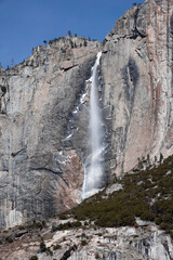 Fototapeta na wymiar Yosemite National Park upper and Lower waterfalls during winter