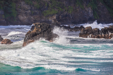 Water hitting rocks on the islands of Hawaii - obrazy, fototapety, plakaty