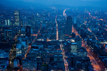 Vista panorámica nocturna de Bogotá