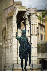 Statue de César Via dei fori imperiali à Rome