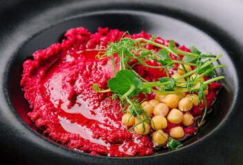 horseradish with chickpeas in a black plate