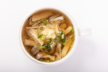 生姜スープ　(しめじ　えのき　油揚げ)