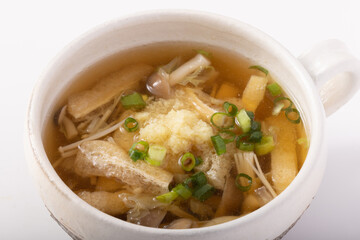 生姜スープ　(しめじ　えのき　油揚げ)