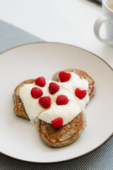 Pancakes with yogurt and raspberries
