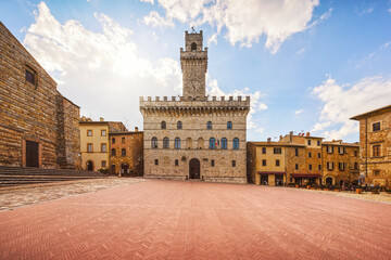 Piazza Grande and Palazzo Comunale of Montepulciano. Tuscany, Italy - obrazy, fototapety, plakaty
