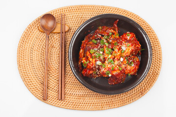 
A dish made by mixing trimmed crabs with a sauce made of red pepper powder, soy sauce, and sugar.