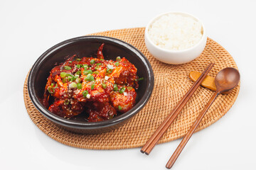 
A dish made by mixing trimmed crabs with a sauce made of red pepper powder, soy sauce, and sugar.
