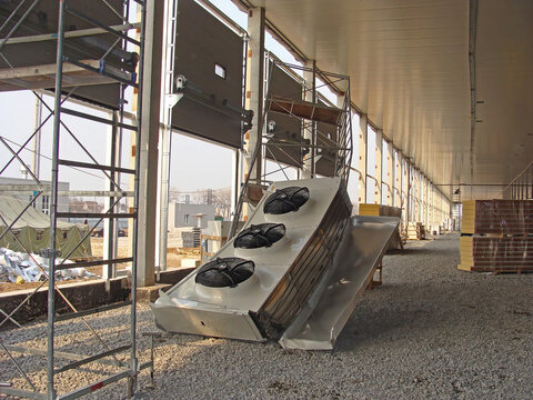 A common case on a construction site. An industrial air conditioner fell from a height to the floor.