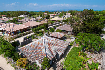 竹富島の赤瓦の集落