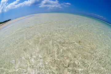 竹富島の青い空と海
