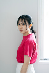若くて爽やかな女性
