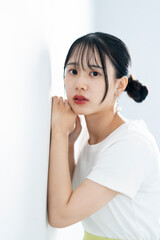 若くて爽やかな女性