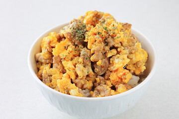 挽肉と卵の炒め物