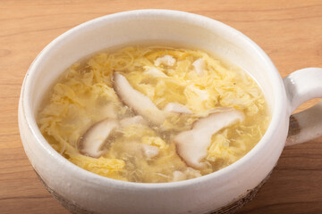 鶏肉としいたけの中華スープ