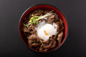 黒毛和牛　焼肉丼　温玉乗せ