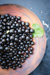 black currants in a large wooden bowl