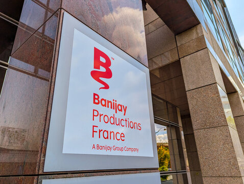 Boulogne-Billancourt, France - 30 juin 2023: Enseigne &agrave; l'entr&eacute;e de Banijay Productions France, soci&eacute;t&eacute; de production audiovisuelle produisant de nombreux programmes pour la t&eacute;l&eacute;vision fran&ccedil;aise