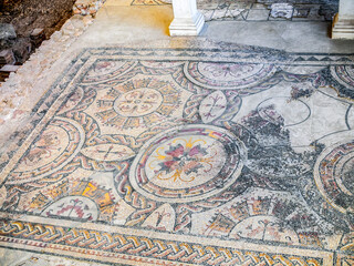 Mosaic of geometric motifs in the House of Hippolytus, one of the most important remains within the archaeological site of Complutum, a Roman City located in Alcala de Henares, Madrid, Spain. - 618596146