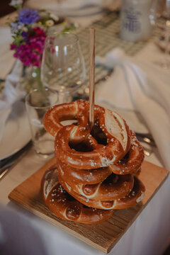 Brezel in bayrischem Restaurant am Tegernsee