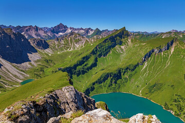 Fototapeta na wymiar Schochenspitze - See - Alpen - Tirol - Tannheimer Tal - Allgäu