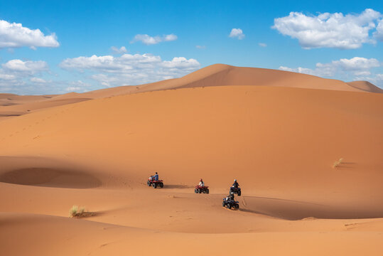 Motor quads driving off-road in the Erg Chebbi desert near Merzouga © imagoDens