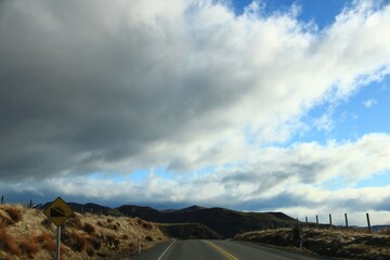 Obraz premium Breathtaking winter landscape during roadtrip from Queentown to Te Anau, New Zealand.