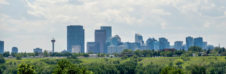 Fototapeta na wymiar Calgary downtown skyline during a hot summer day.