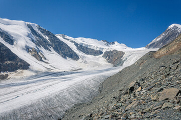 Fototapeta na wymiar glacier in the Altai mountains, Aktru