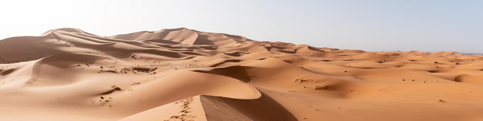 Fototapeta na wymiar Picturesque dunes in the Erg Chebbi desert, part of the African Sahara