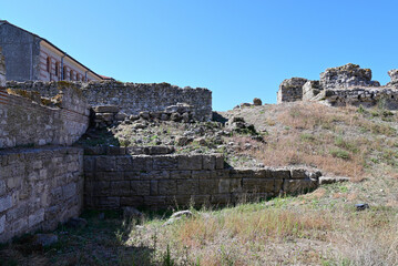 westliche Stadtmauer in der Altstadt von Nessebar, Bulgarien