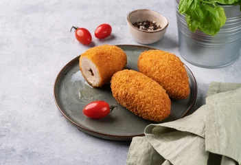 Foto op Plexiglas Chicken Kiev cutlets on a plate with fresh tomatoes, herbs and spices. © Kufotos