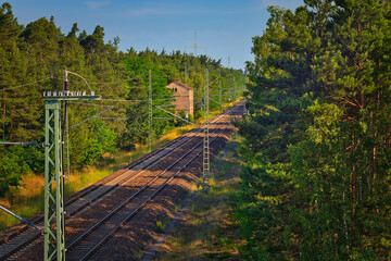 Bahnstrecke - Gleise - Gleis - Railroad Tracks - Countryside - Travel - Concept - Forest - Landscape - Tourism - Railway - Horizon - Nature - Sky - Perspective - Line - Clouds - Background	