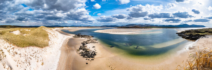 Obraz premium Sheskinmore bay between Ardara and Portnoo in Donegal - Ireland.