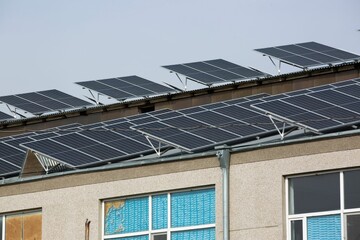 Fototapeta premium View of a cluster of solar panels on a sunny day