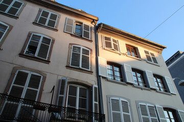 Fototapeta na wymiar old flat buildings in strasbourg in alsace (france)