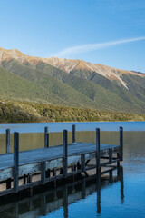 ニュージーランド　ネルソン・レイクス国立公園のロトイティ湖と桟橋