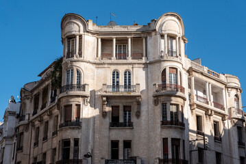Fototapeta na wymiar Old derelict Art Deco houses in the Ville Nouvelle of Casablanca