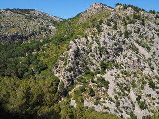 Wunderschöne Klippen und Gesteine auf dem Weg nach Sa Calobra, Mallorca, Spanien