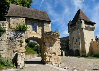 La Porte du Croux et les vestiges des anciens remparts de la ville de Nevers