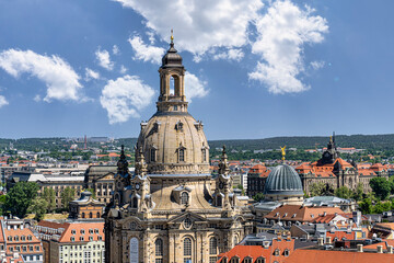 Foto vom Turm der Kreuzkirche zur Frauenkirche und Zitronenpresse, Sommer, blauer Himmel, Wolken,...