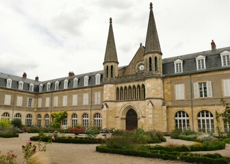 Fototapeta na wymiar L’espace Bernadette Soubirous, ancienne abbaye Saint-Gildard à Nevers 