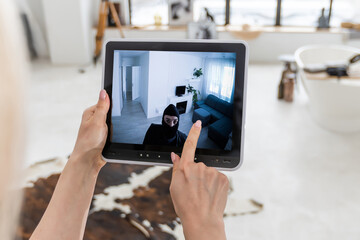 Protection of private residential building with help of an external video surveillance system. an...