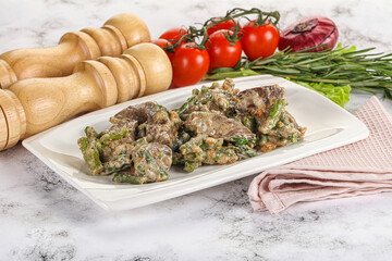 Fried turkey liver with herbs in cream sauce