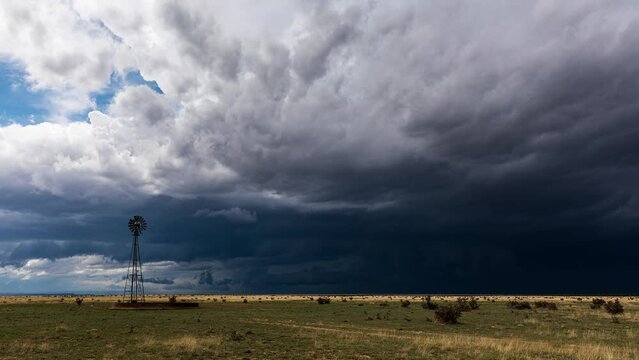 Supercell Thunderstorm evolving in the Colorado Plains Timelapse