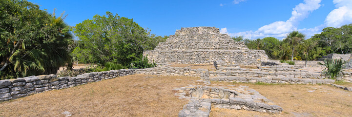 Pyramid at Maya Ruins at Archeological site of Chichen-Itza (Yucatan, Mexico) 