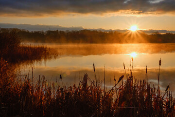 Fototapeta premium sunrise over the lake