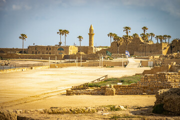 Obraz premium ruins of caesarea, israel, roman landmark, herod, historical, middle east, mediterranean sea, beach