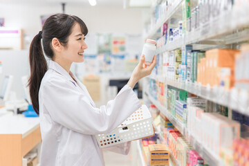 薬局・病院・ドラッグストアで働く薬剤師（処方箋・薬・サプリメント）
