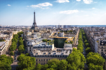 Fototapeta na wymiar Eiffel Tower from Arc de Triomphe