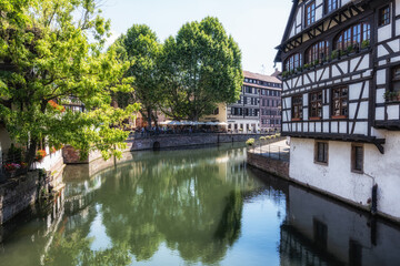 Fototapeta na wymiar La petite france canal view